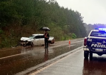Tres personas fueron hospitalizadas tras despistar una camioneta en la Ruta 14