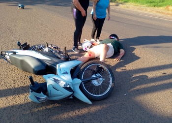 Un choque entre un auto y una moto dejó tres heridos en Posadas