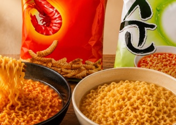 Fideos instantáneos: un ultraprocesado que se instala en las mesas