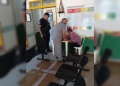 Asistieron a un hombre que se desvaneció en la vía pública y lo acompañaron hasta su domicilio