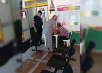 Asistieron a un hombre que se desvaneció en la vía pública y lo acompañaron hasta su domicilio