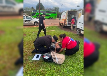 Un motociclista de 24 años sufrió una posible fractura tras despistar en Dos de Mayo