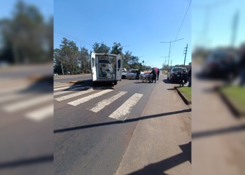 Una mujer sufrió una fractura tras un choque entre una moto y un automóvil en Garupá