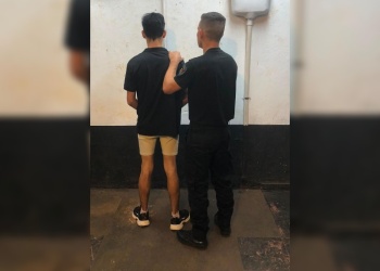 Una patrulla evitó que un grupo atacara a un hombre acusado de cobrar por falsas ofertas laborales