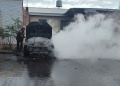 Un auto se incendió en plena maniobra de salida de un garaje en Posadas