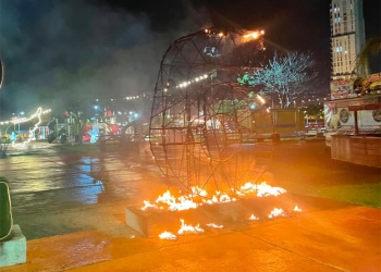 Se incendió parte de una escultura en el Parque de las Fiestas de Posadas