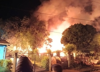 Tres incendios movilizaron a bomberos en Santo Pipó, Jardín América y Posadas