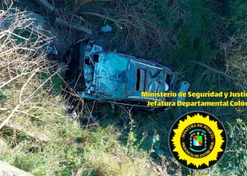 Una pareja de Oberá salió ilesa tras despistar con su BMW y caer debajo de un puente en Entre Ríos