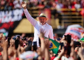 Lula volvió a su cuna política para lanzar la campaña por un cuarto mandato en una elección cada vez más ajustada