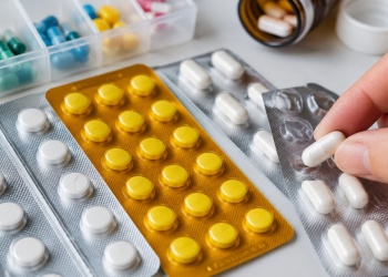 Blíster amarillos, transparentes o de aluminio: qué revela el envase de un medicamento