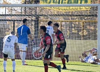 Mitre profundiza su mal presente futbolístico y cae por goleada de local