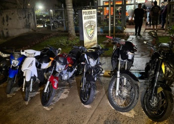 Operativo en la Costanera de Posadas: secuestraron 7 motos y detuvieron a 3 hombres
