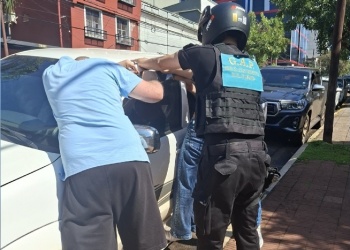 Posadas: rescatan a una niña atrapada dentro de una camioneta