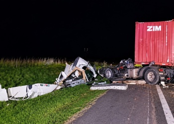 Choque entre dos camiones en la ruta 14: un conductor misionero fue hospitalizado