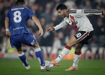 River no lo pudo sostener de local y Vélez se lo empató