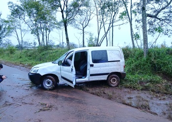 Adolescente conducía sin licencia, despistó y fue trasladado al SAMIC de Oberá