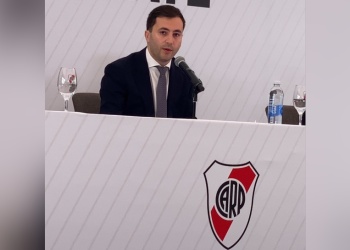River: Di Carlo “bancó” a Coudet a pesar del mal presente y defendió a los clubes del “manoseo” de los árbitros de AFA