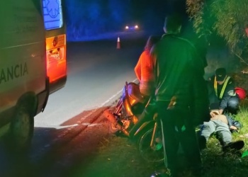 Choque y despiste de dos motos por una tacuara sobre la ruta