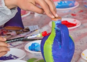 Promocionan taller de cerámica para niños y niñas