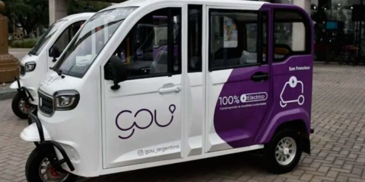 RECLAMO. ”Con asiento de colectivo, mando de moto y carrocería que simula un auto, no encuadra para ninguna categoría de licencia de conducir”.