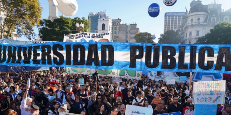 NOTICIAS ARGENTINAS BAIRES AGOSTO 23 Los gremios docentes nucleados en la Confederación Nacional de Docentes Universitarios (CONADU) convocaron a un paro nacional de 48 horas para los días 27 y 28 de agosto, en reclamo por la falta de financiamiento para las casas de estudio y la situación salarial del sector..
Foto NA ARCHIVO MARIANO SANCHEZ