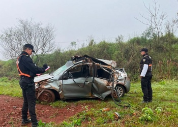 Cuatro heridos tras el despiste y vuelco de un auto en El Soberbio