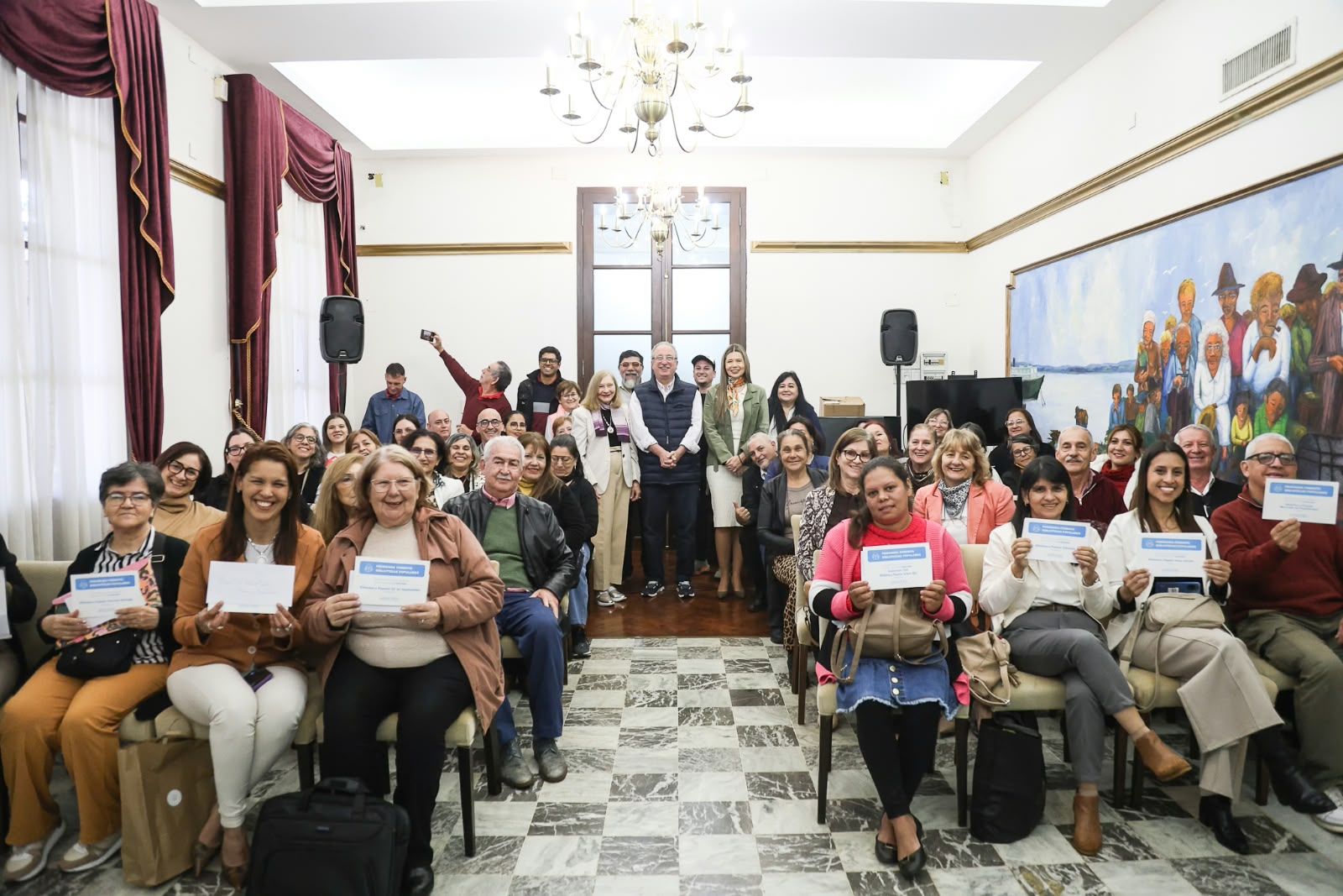 Entrega de vouchers a bibliotecas populares en Casa de Gobierno