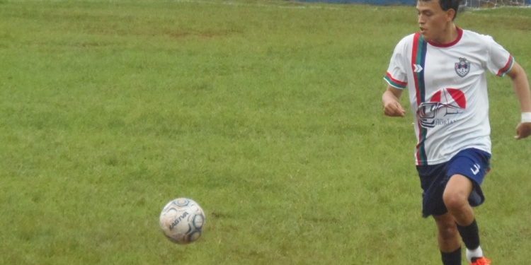 SIN PROBLEMAS. 9 de Julio superó por un claro 3-0 a Victoria y pasó al frente.