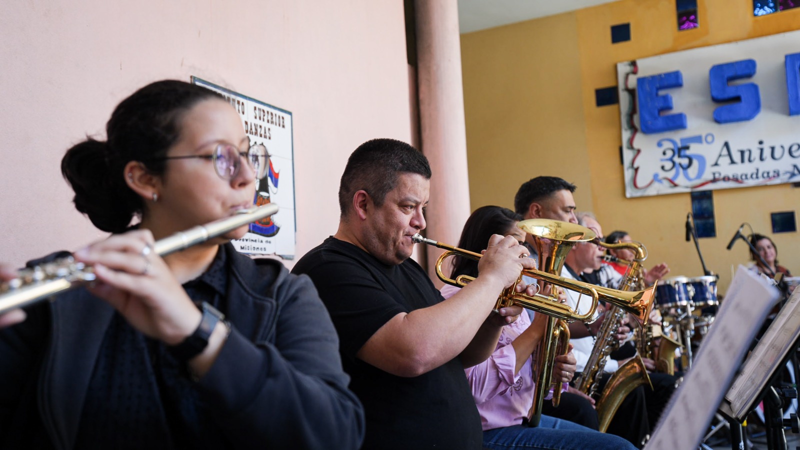 Soledad Pastorutti en la Escuela Superior de Danzas de Misiones