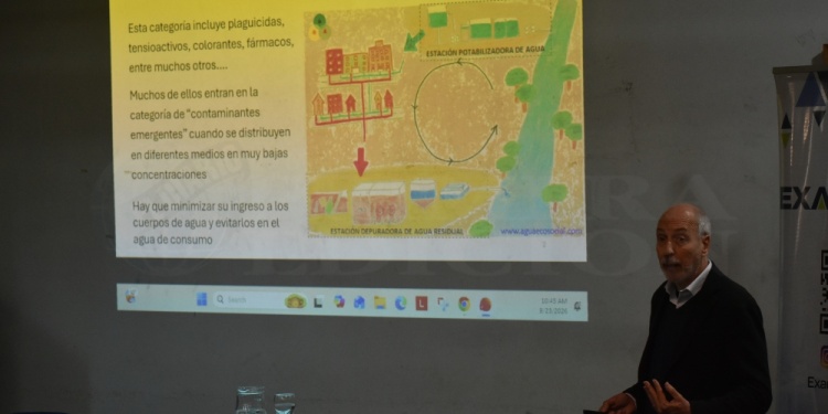 CHARLA. El especialista brindó ayer una charla sobre tratamiento de aguas contaminadas con antibióticos.