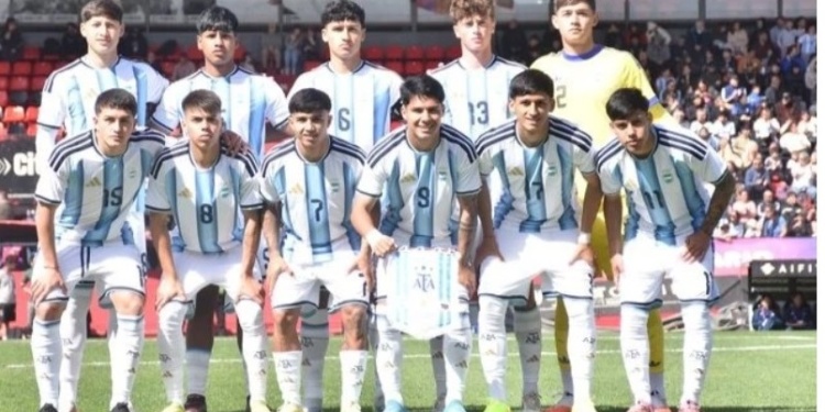 TERCER PARTIDO CONSECUTIVO. El misionero Jainikoski volvió a ser titular con la selección Argentina de Fútbol, esta vez en el empate ante Venezuela y ya está en semifinales.