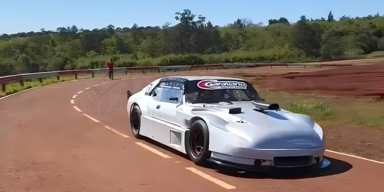 TRABAJOS. El Automoto Club Enrique Seeber puso en condiciones el circuito para la sexta fecha del Misionero.