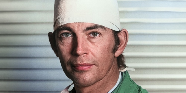 Retrato del cardiocirujano Christiaan Barnard, pionero del primer trasplante cardíaco de la historia.