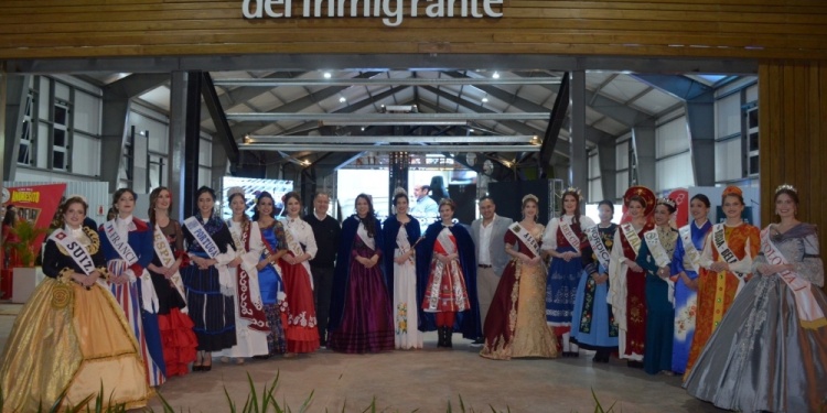 REINAS. Las soberanas de las distintas colectividades volverán a ser las protagonistas en esta fiesta que celebra la diversidad cultural y las tradiciones.