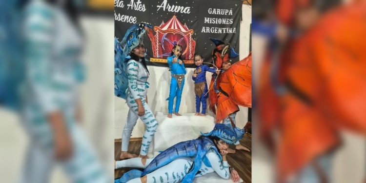 UN VIAJE A PANDORA. La Escuela Circense Aruna llevará a Amerí una puesta con acrobacias aéreas, personajes, animales, vestuario y danza vertical.