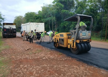Vialidad avanzó con bacheo en rutas y asfaltado en Puerto Iguazú