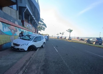 Perdió el control de su auto y despistó frente al Anfiteatro de Posadas