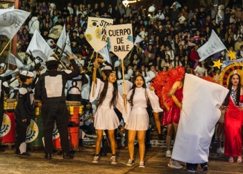 A puro ritmo y color, estudiantes abrieron la Estudiantina 2026 en Alem
