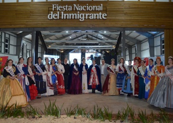 Tras homenajes y una noche multitudinaria, la Fiesta del Inmigrante va por otra jornada fuerte