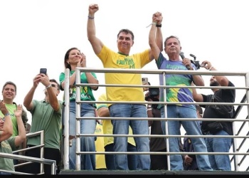En la previa de las elecciones, encuesta coloca a Flávio Bolsonaro un punto arriba de Lula Da Silva