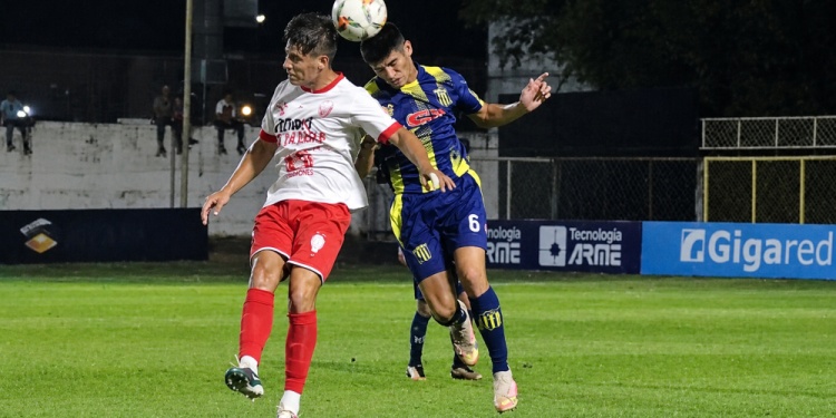 POR LOS TRES PUNTOS. Huracán y Mitre no negocian e irán por todo. (Foto Prensa Mitre).