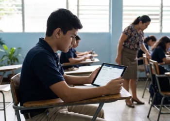 Inteligencia artificial y rendimiento escolar: qué dice el nuevo informe de la OCDE
