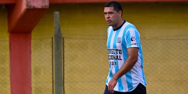 EXPERIENCIA. Leguizamón y la pelota, el último sábado en su presentación.