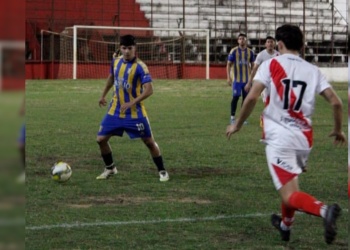 Mitre  ganó el clásico y es el nuevo líder de la Súper Liga