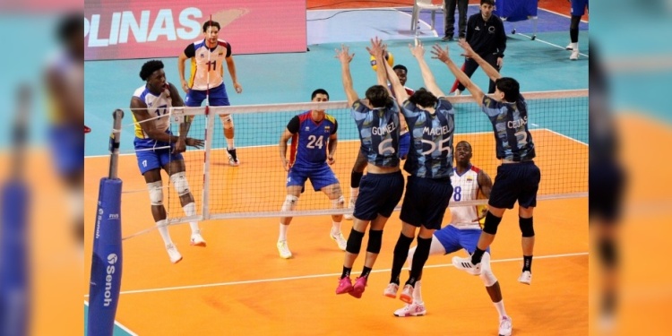 UNA MURALLA. El apostoleño Gustavo Maciel (25) volvió a ser una pieza clave en el triunfo de la Argentina que lo lleva a la final.