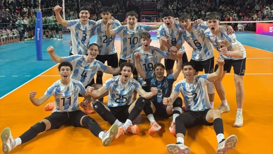 Maciel y Klaczynski en la final del vóleibol masculino en los Suramericanos
