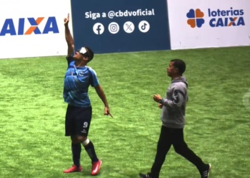 Con uno de Ríos, golearon Los Murciélagos y están en semis