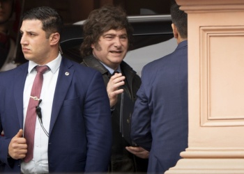Milei echó al personal civil de Olivos y la Casa Militar asumirá el control de la residencia presidencial