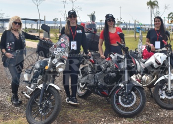 Mujeres motociclistas disfrutan del primer encuentro internacional