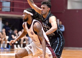 Con un triple desde mitad de cancha, Lanús venció a OTC sobre el final